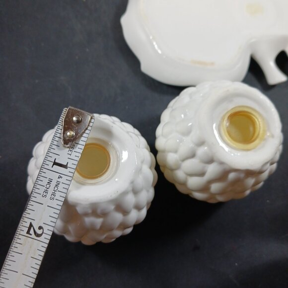 Vintage Grapes Majolica Style MCM Salt and Pepper Shakers - Picture 7 of 9